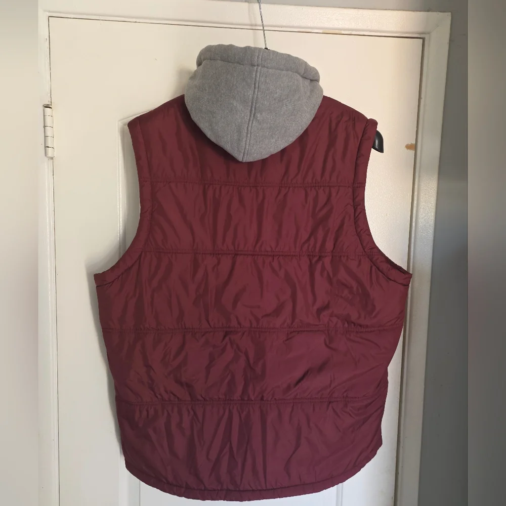 Men's Weatherproof Vintage Red Hooded Puffer Vest with Plaid Lining NWOT XL